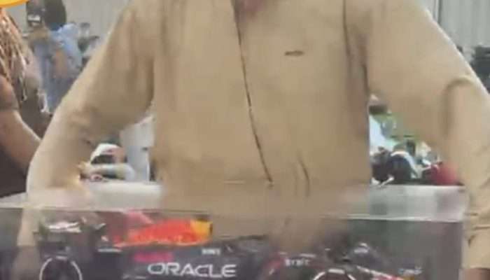 Mobil F1 Replika Ahmad Sahroni Mobil F1 Replika Ahmad Sahroni