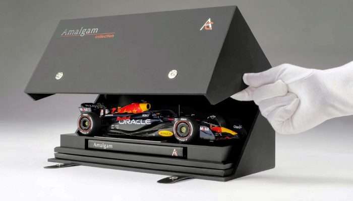 Mobil F1 Replika Ahmad Sahroni