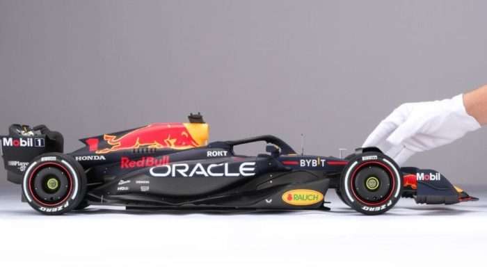 Mobil F1 Replika Ahmad Sahroni Mobil F1 Replika Ahmad Sahroni