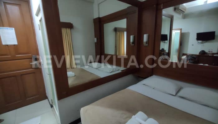 Kamar Hotel Bukit Dago Bandung yang bersih dan nyaman.